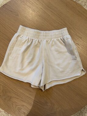 Aerie Short